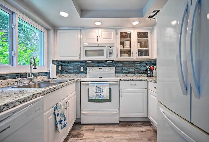 Spacious Brandon Home W/ Private Outdoor Pool