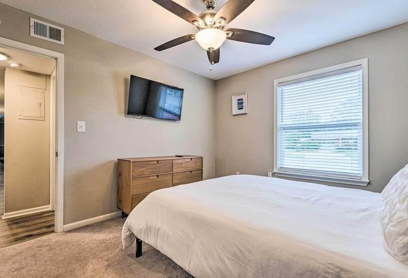 Spacious Fort Walton Beach Home ~ 2 Mi To Beach!