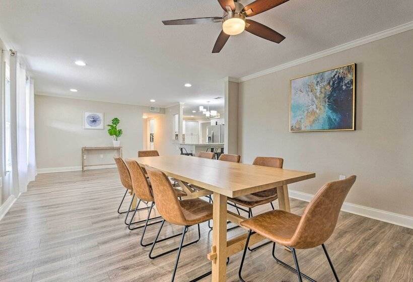 Spacious Fort Walton Beach Home ~ 2 Mi To Beach!