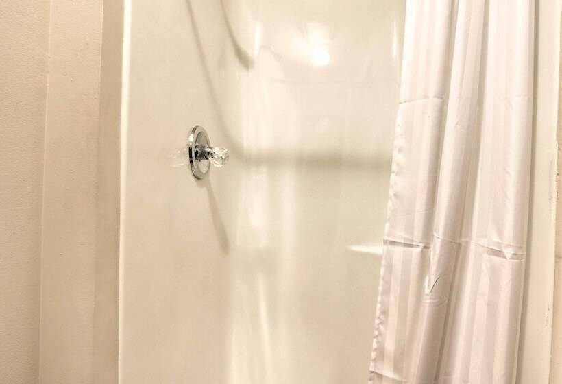 Spacious Home W/ Pond ~ 13 Mi To Columbia!
