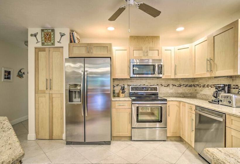 Spacious Naples Home < 1 Mi To Vanderbilt Beach!