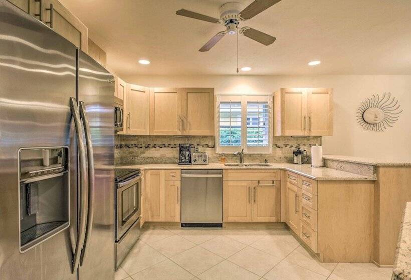 Spacious Naples Home < 1 Mi To Vanderbilt Beach!