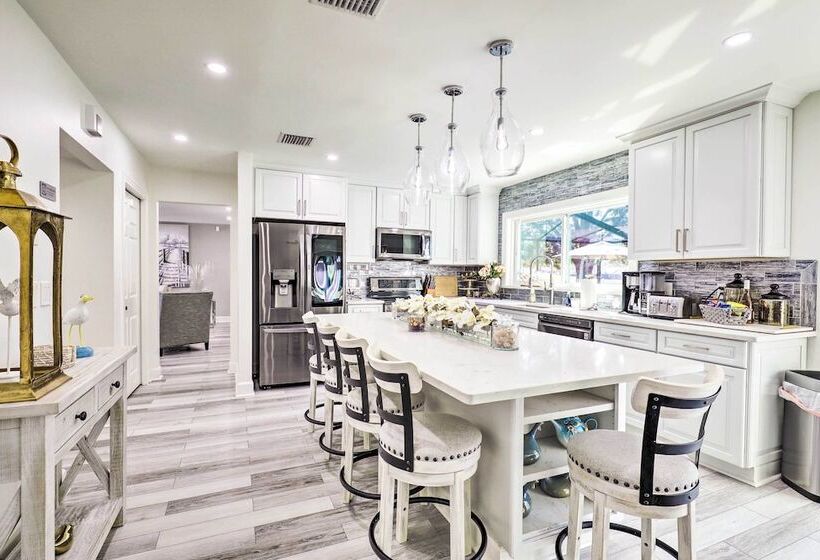 Stunning Tampa Oasis ~ 15 Mi From Downtown!