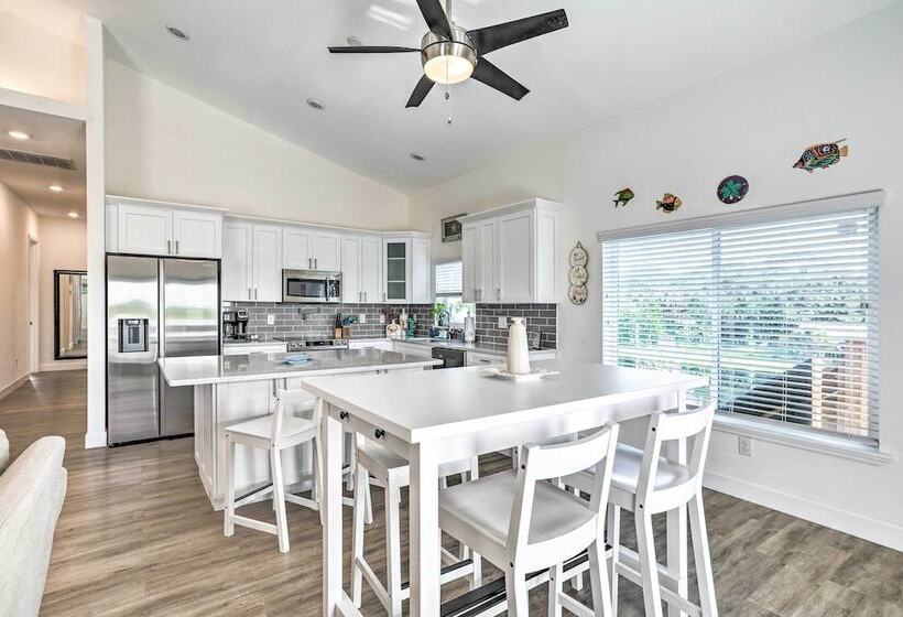 Family Friendly Tampa Home < 3 Mi To Ocean!