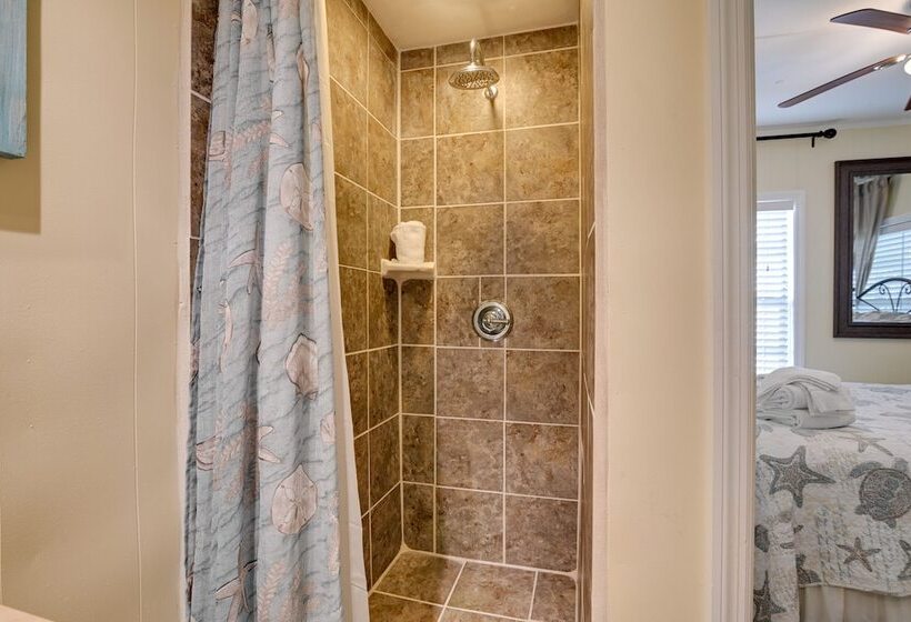 Walk To Ocean: Surfside Beach Home W/ Pool Access
