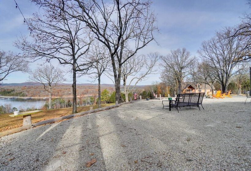 Table Rock Lake Home   Fire Pit & Lake Views!