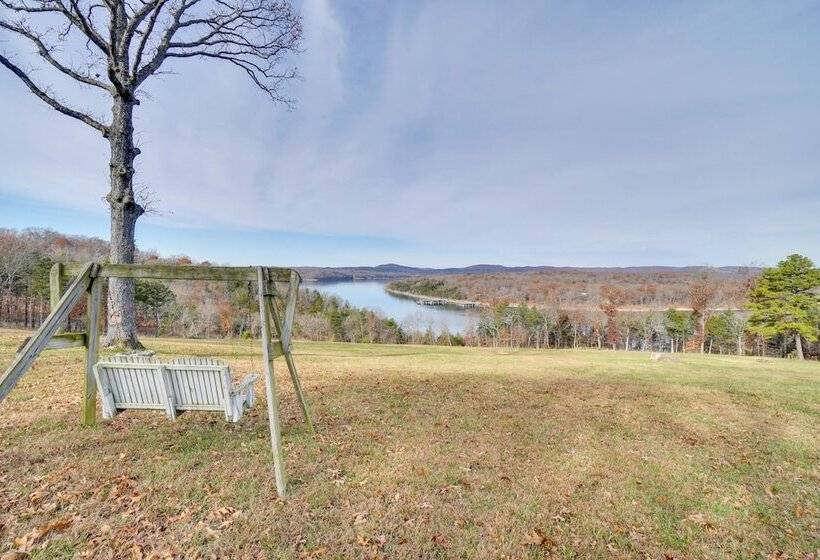 Table Rock Lake Home   Fire Pit & Lake Views!