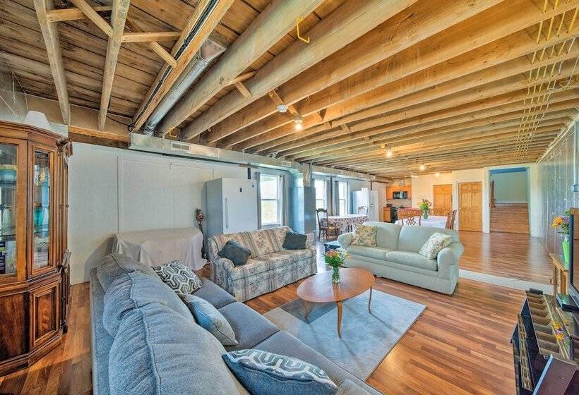 Updated Berger Cottage W/ Pool, On A Private Farm!