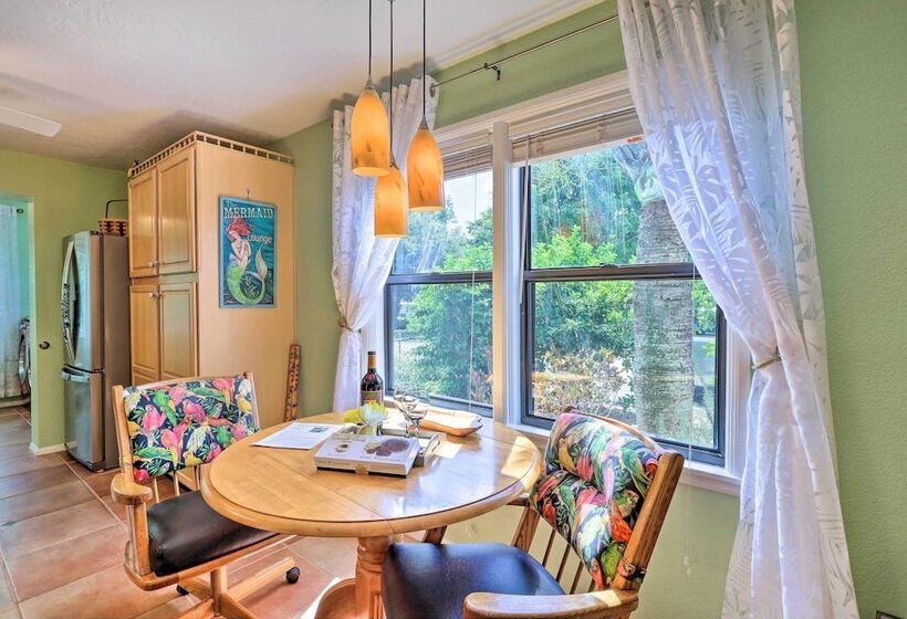 Vibrant Rockledge Home ~ 2 Mi To Cocoa Village!