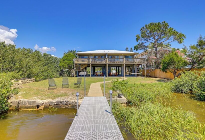 Waterfront Cedar Key Duplex Home: Grill & Dock!
