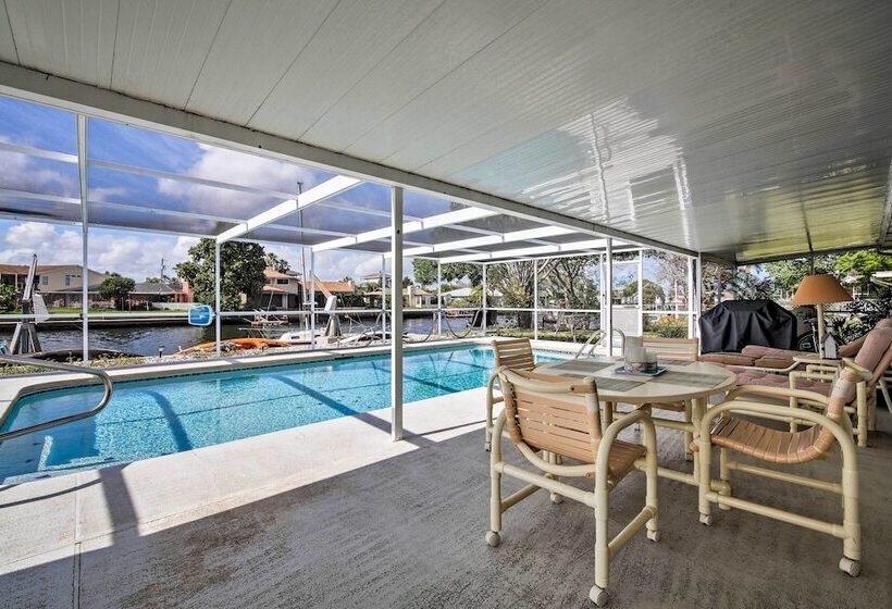 Waterfront Hernando Beach Home W/ Dock+kayaks