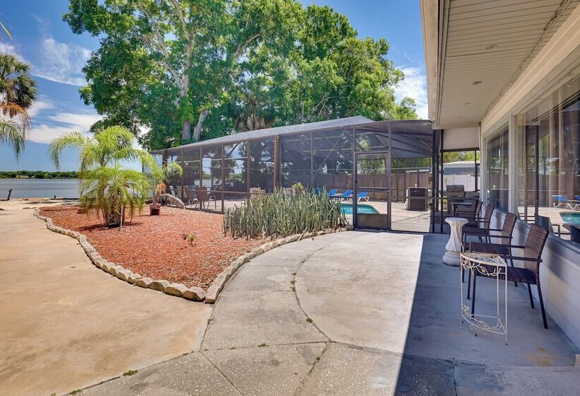 Waterfront Gem W/ Pool, Dock & Lanai In Tampa!
