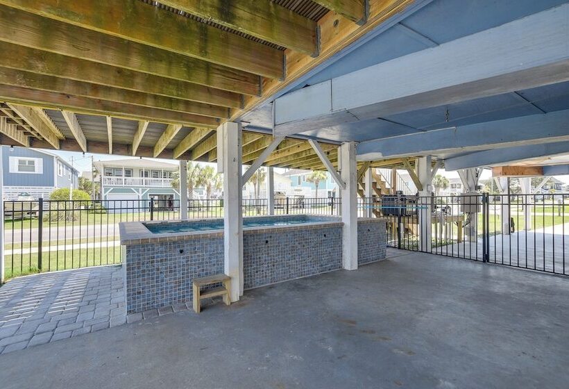 Waterfront Home W/ Deck In North Myrtle Beach!