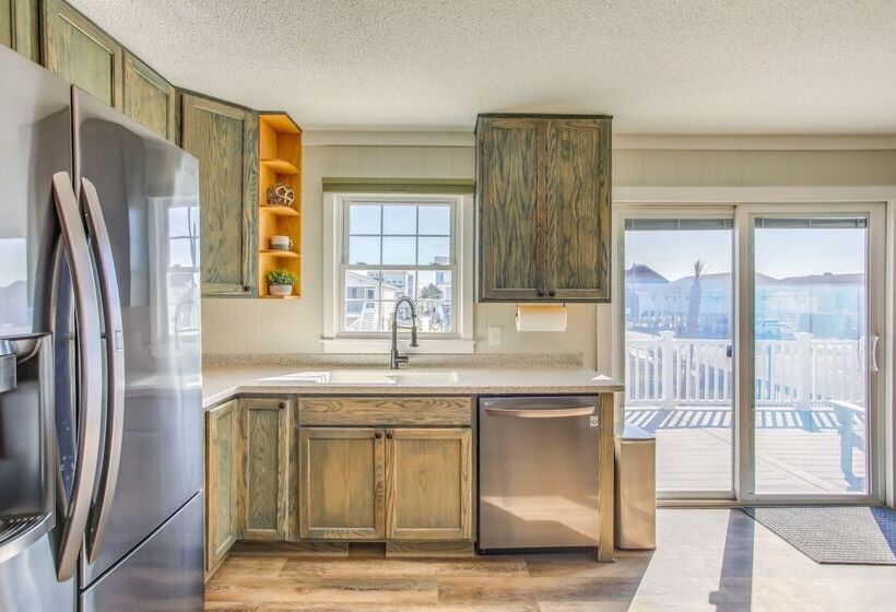 Waterfront Home W/ Deck In North Myrtle Beach!