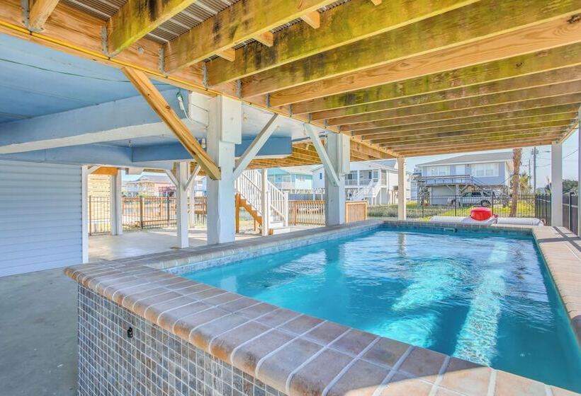 Waterfront Home W/ Deck In North Myrtle Beach!