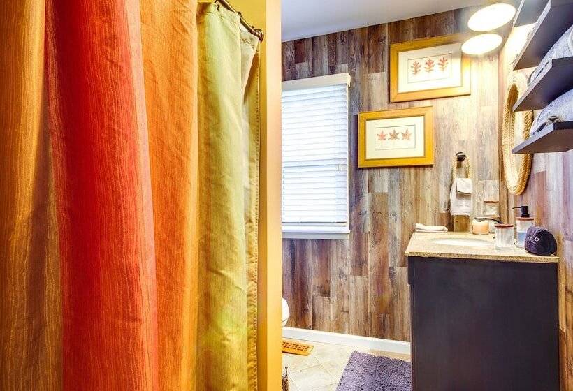 Waterfront Ozarks Home W/ Hot Tub, Bar & Dock