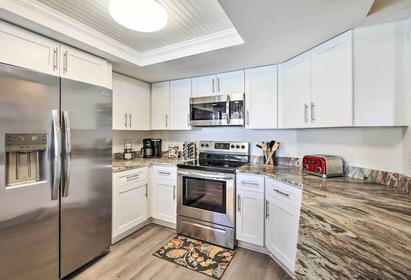 Waterfront Port Richey House W/ Heated Pool!