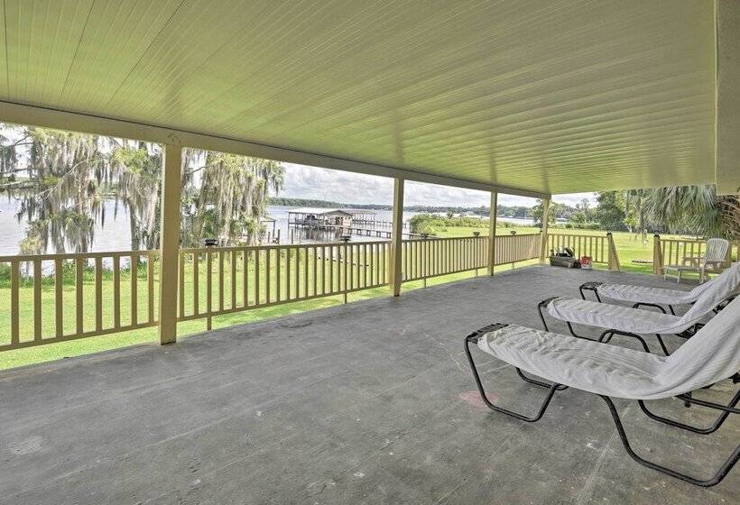 Waterfront Welaka Escape W/ Private Docks!