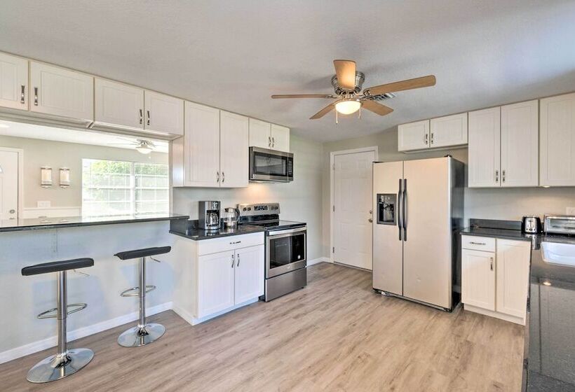 Bayfront Paradise W/ Heated Pool & Balcony!