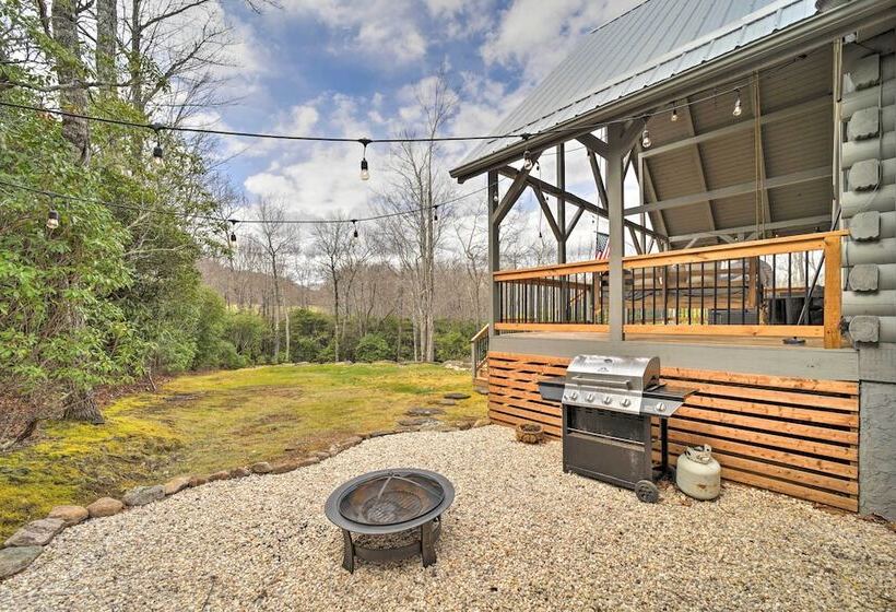 Deck + Fire Pits: Lake Toxaway Getaway!