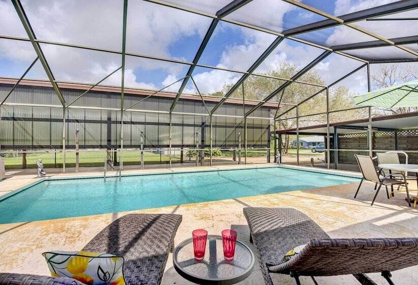 Bradenton Cottage W/ Screened Pool: 12 Mi To Beach