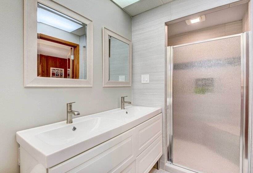 Bradenton Cottage W/ Screened Pool: 12 Mi To Beach