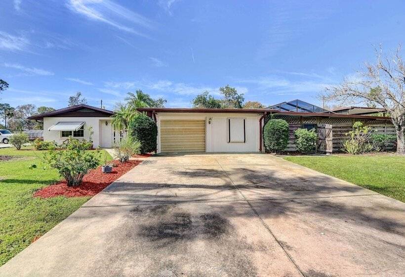 Bradenton Cottage W/ Screened Pool: 12 Mi To Beach