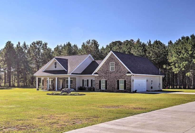 Bright Hopkins Home W/ Game Room & Fire Pit!