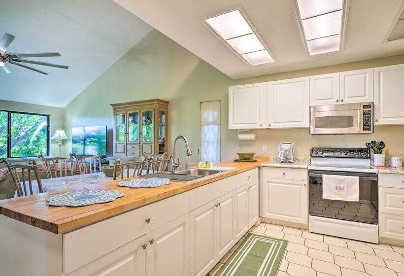 Sunny North Fort Meyers Escape W/ Canal Views!