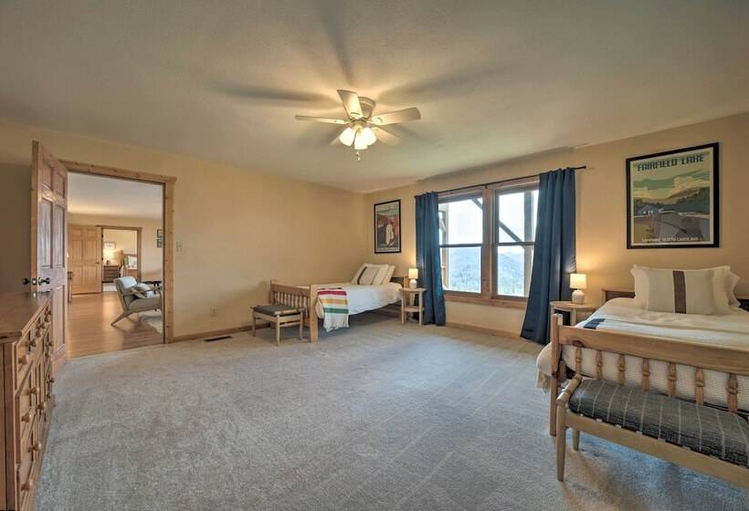 Sapphire Retreat W/ Views, Fire Pit, & Lake Access