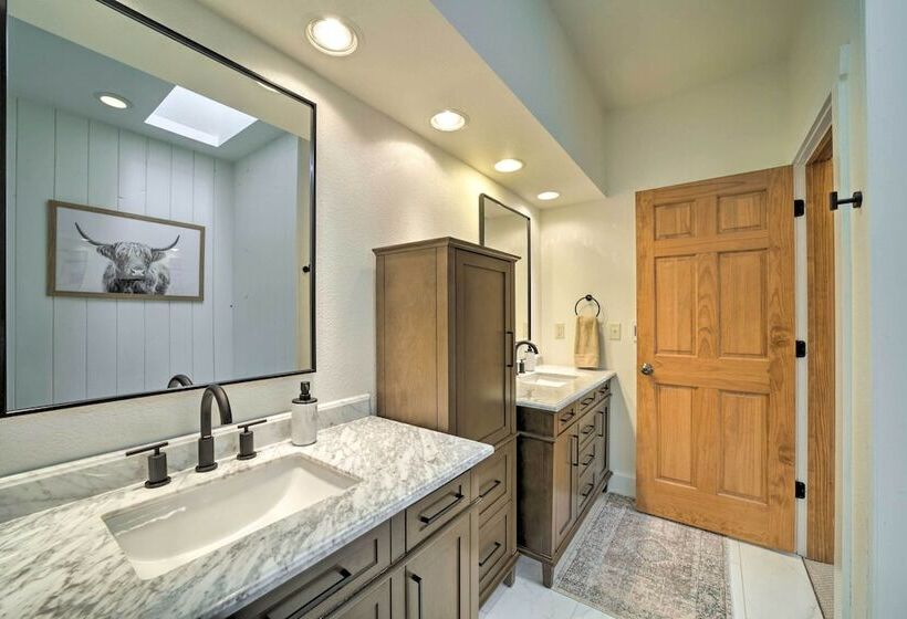 Sapphire Retreat W/ Views, Fire Pit, & Lake Access