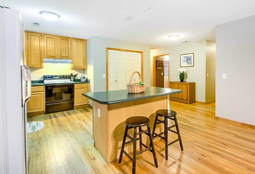 Cedar Mountain House On 12 Acres   Near Trails!