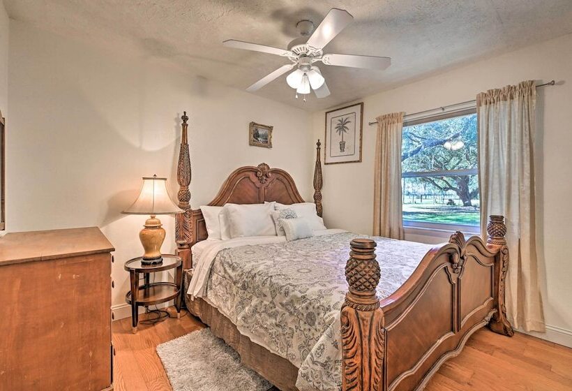 Central Florida Escape On 5 Acres W/ Grill & Pool!