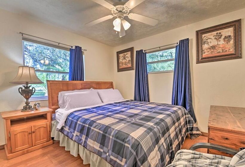 Central Florida Escape On 5 Acres W/ Grill & Pool!