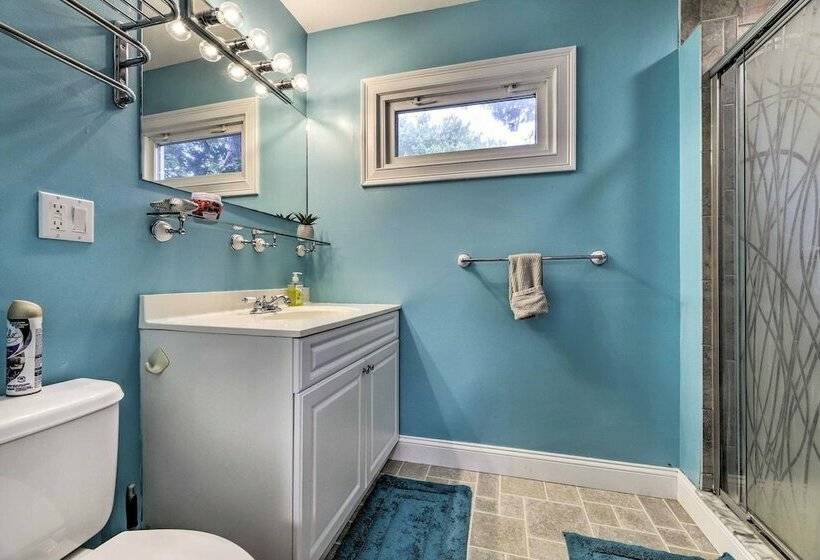 Charming Madison Retreat ~ 3 Mi To Beaches!