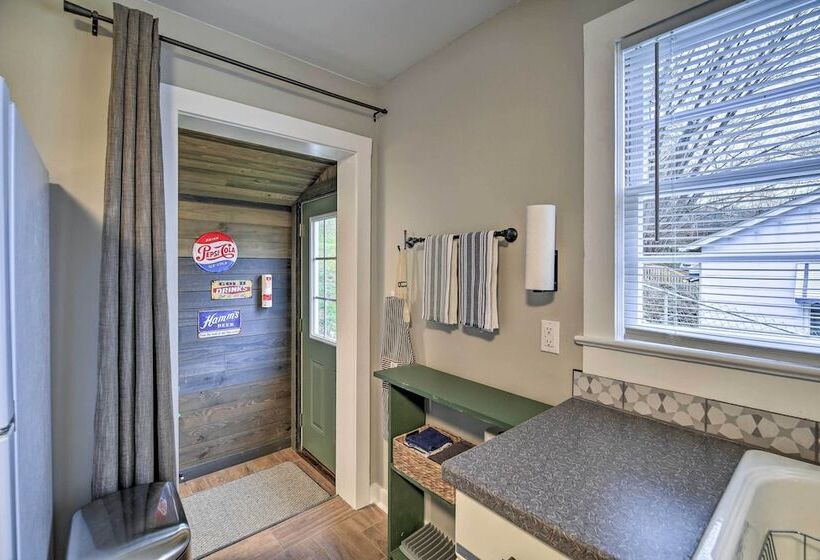 Cozy Fries Escape W/ Mountain & River Views!