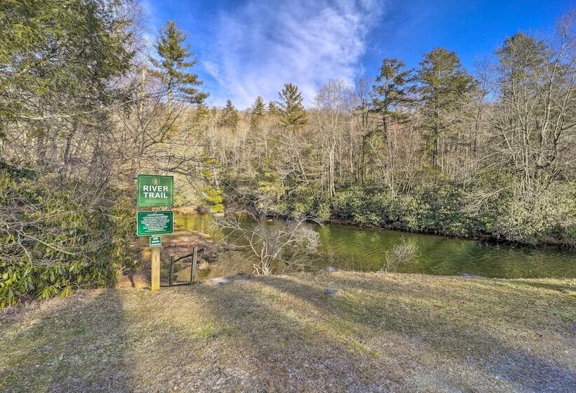 10 Mi To Sugar Mountain: Cozy Newland Cabin!