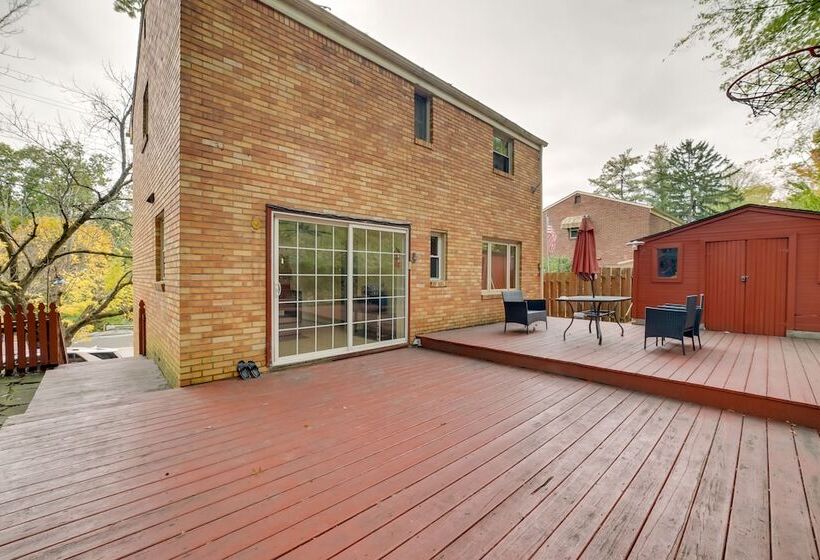 Cute Home W/ Patio ~ 7 Mi To Dtwn Pittsburgh