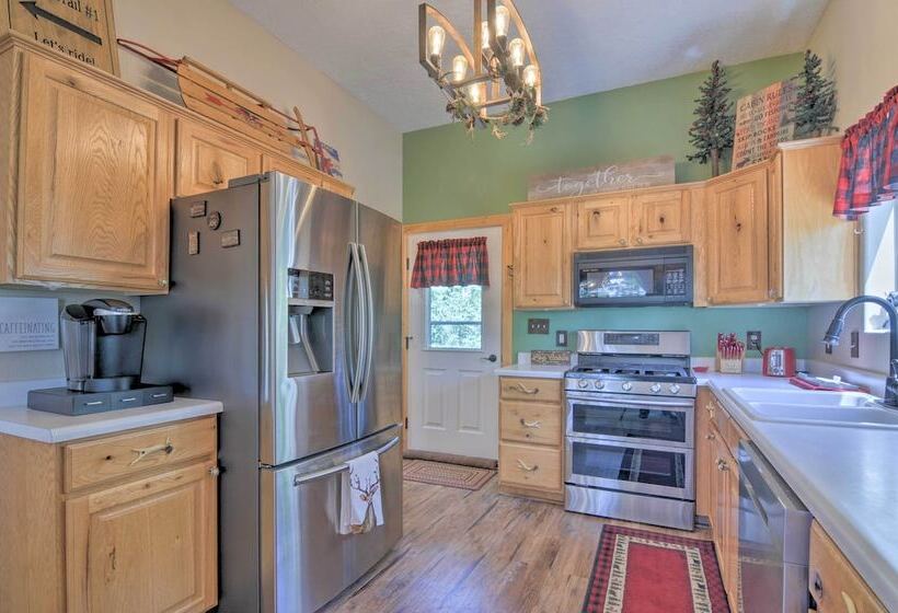 Duck Creek Village Cabin Near National Forest!