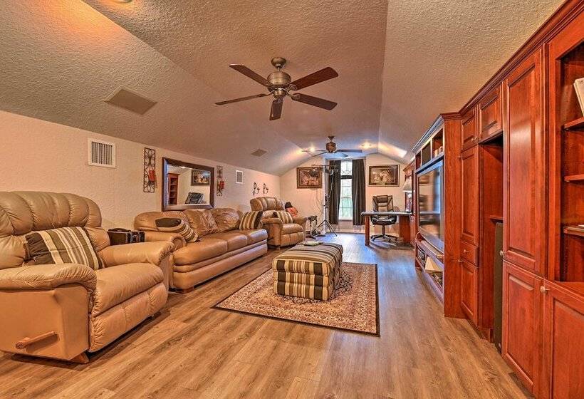 Elegant Valrico Home ~ 15 Mi To Downtown Tampa!