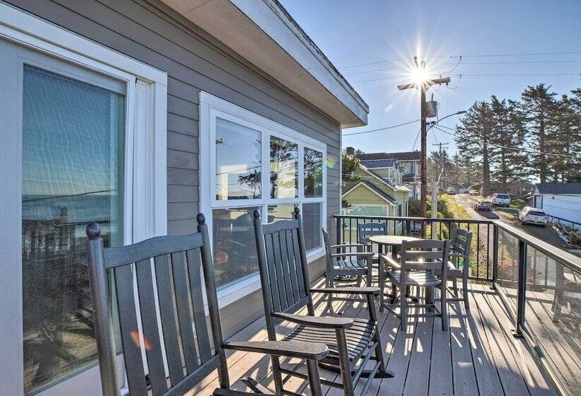 Exquisite Oceanside House W/ Pacific Views & Deck!