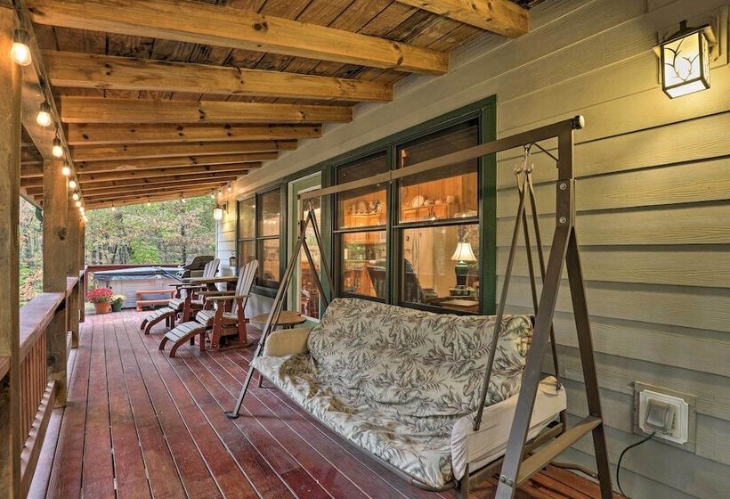 Fletcher Cabin: Wraparound Deck & Pond Access
