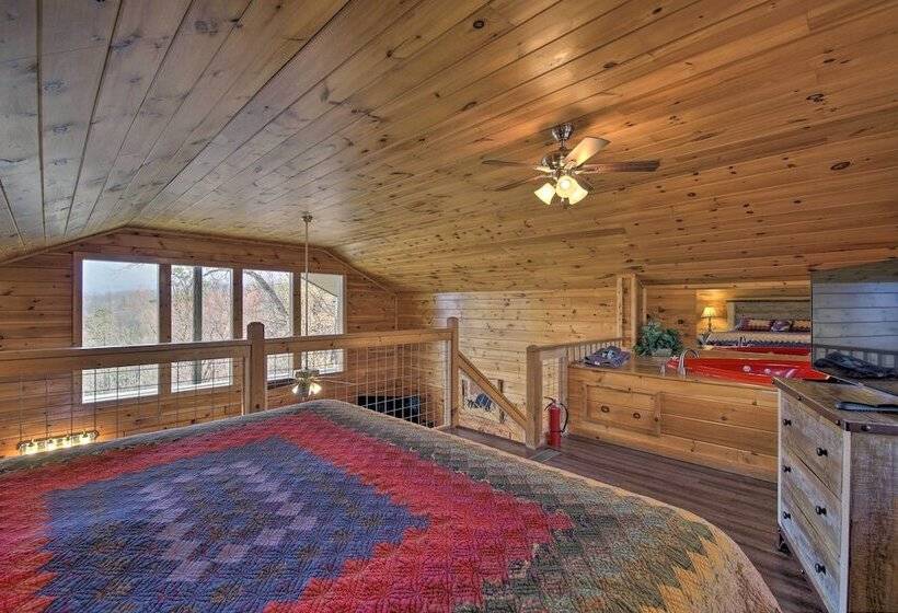 Gatlinburg Cabin W/ Pool Table & Hot Tub!