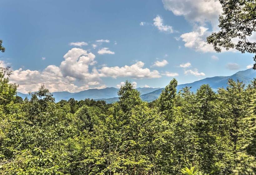 Gatlinburg Cabin W/ Pool Table & Hot Tub!