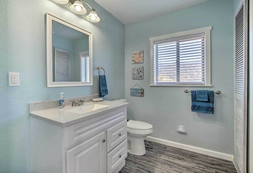 Gold Beach Home W/ Hot Tub, 1/4 Mi To Beach!