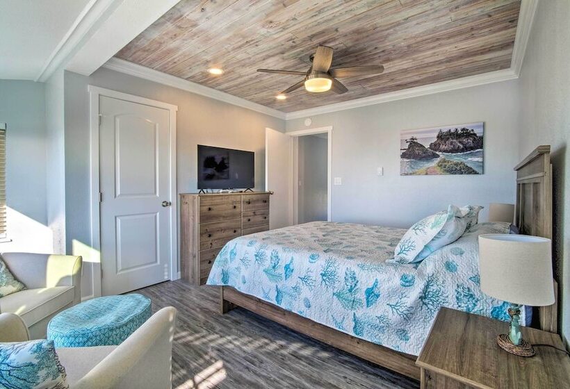 Gold Beach Home W/ Hot Tub, 1/4 Mi To Beach!