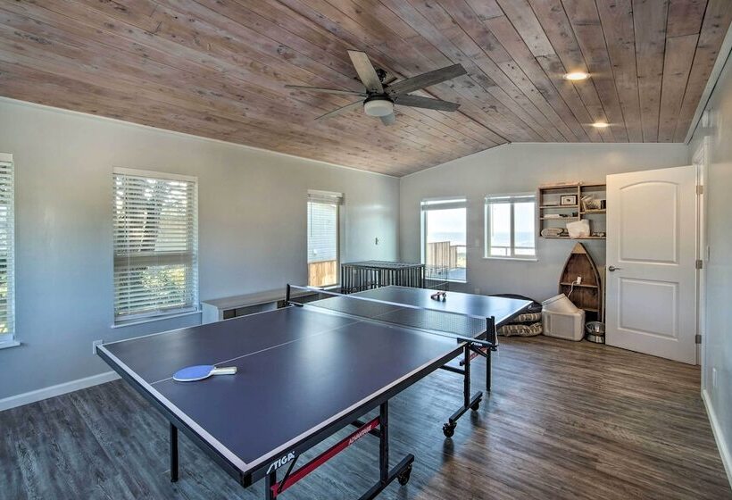 Gold Beach Home W/ Hot Tub, 1/4 Mi To Beach!