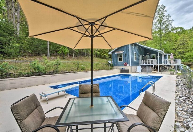 Private Pool, Hot Tub & Yard: Serene Murphy Home