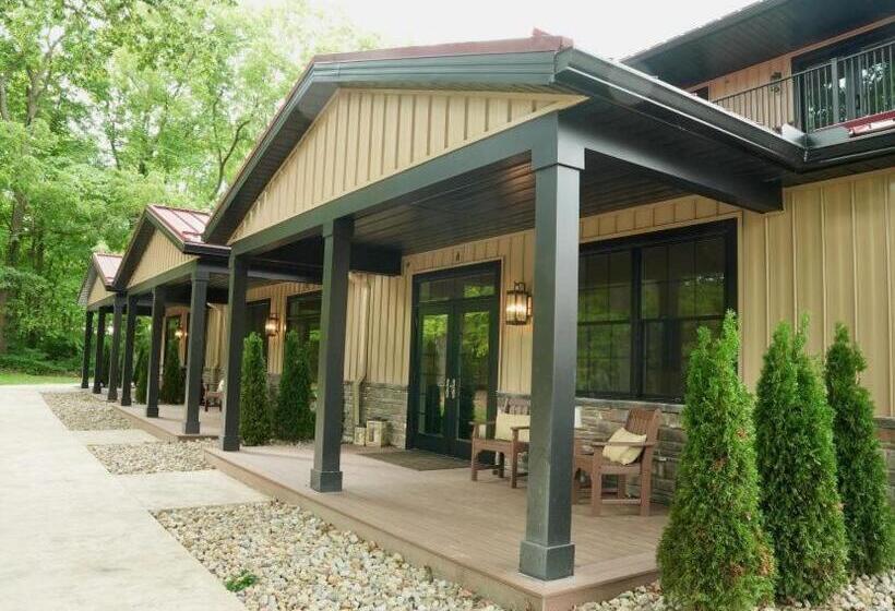 여관 Tall Oaks Resort