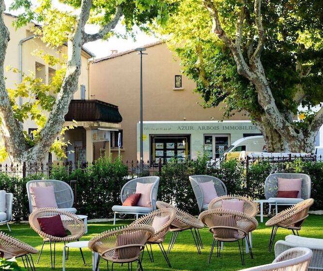 בית מלון כפרי Hôtel Et Restaurant La Bastide Bourrelly   Mathias Dandine